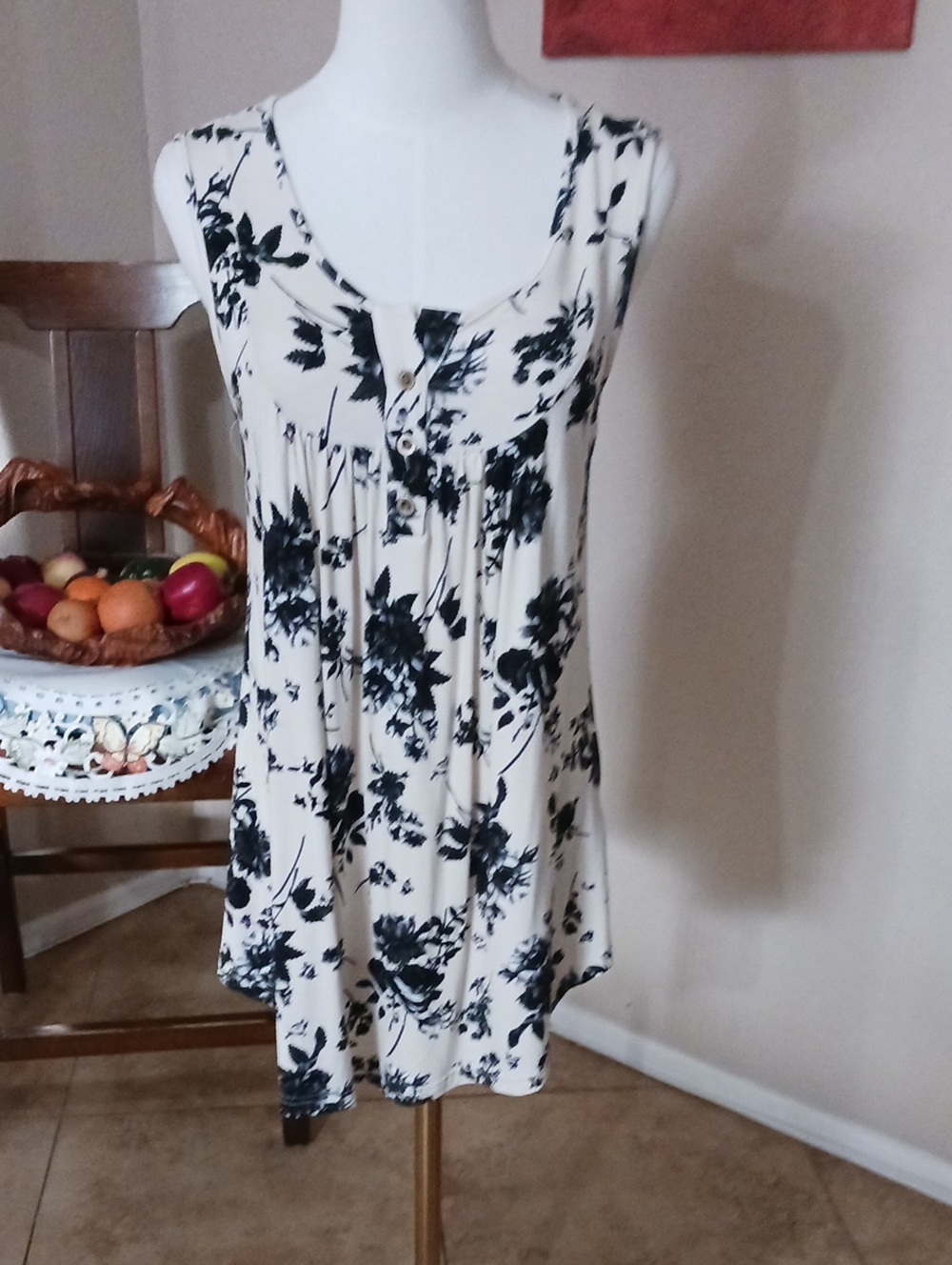 Sleeveless Floral Scoop Neck Camisole Tank - Black/Cream